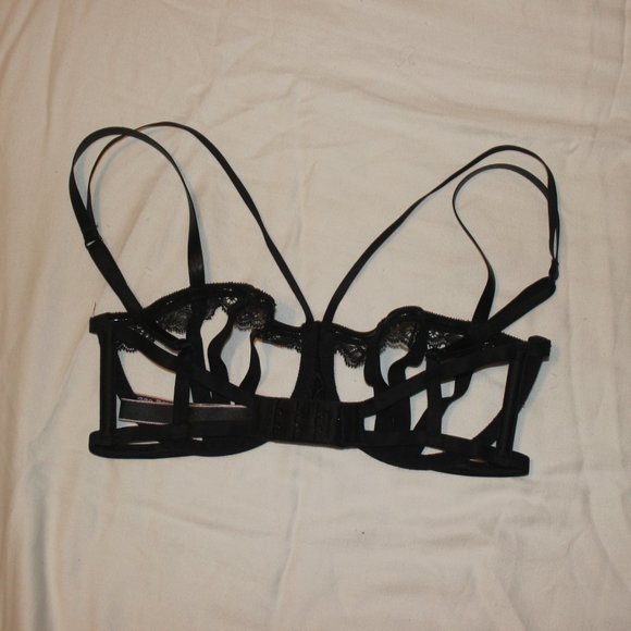 Victoria's Secret Very Sexy Caged Bra - Picture 8 of 13